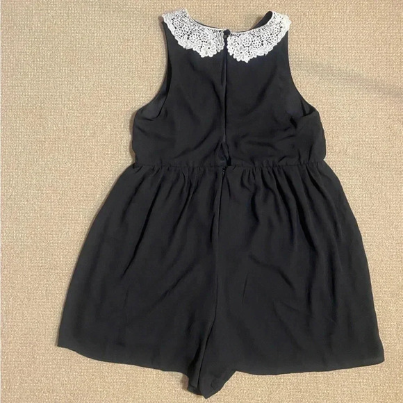 Urban Outfitters Jumpsuit Shorts Black with Lace Collar Women’s Small - Picture 5 of 9